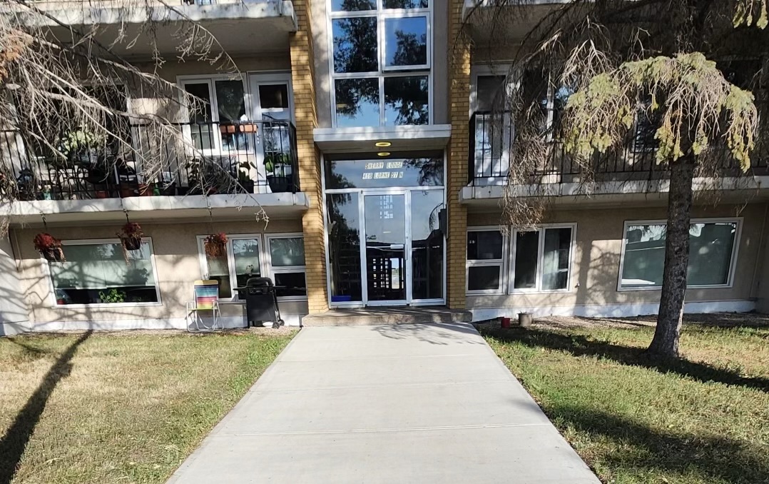 419 Lorne Street North - 17