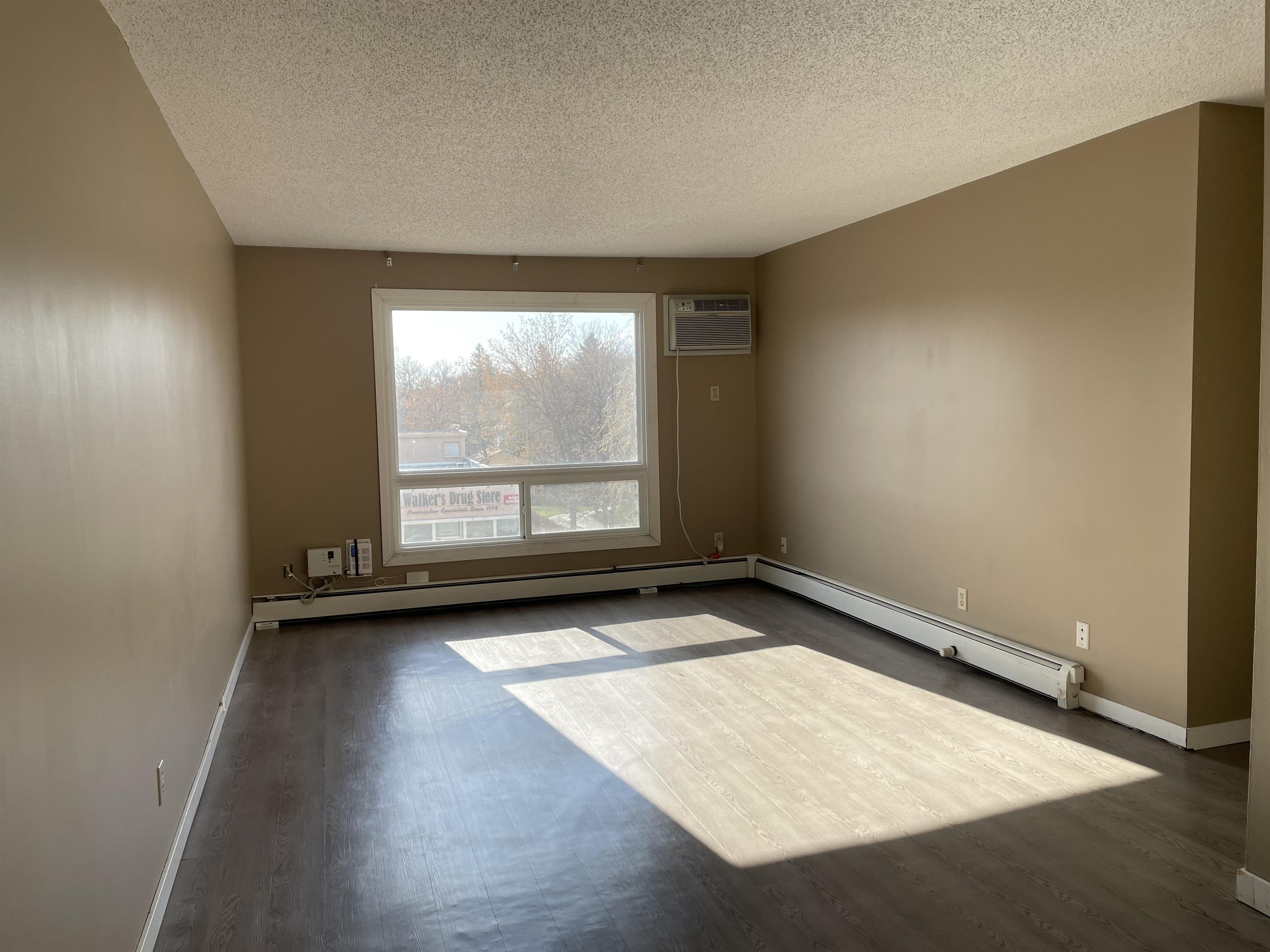 1001 12 Street East - 23